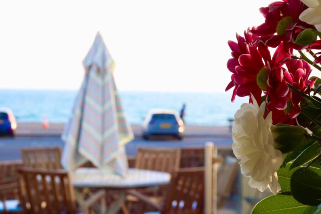 Serenity "Your Calm Seafront Retreat" By Air Premier Сийфорд Екстериор снимка